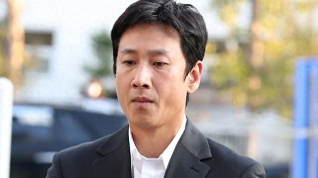 韩国影帝李善均之死:财阀千金黄荷娜裙下臣,3条人命葬送她手里