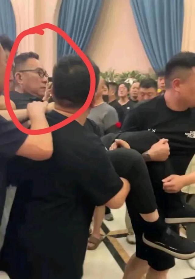 杨少华吊唁现场突发闹剧!徒弟找杨议解决个人恩怨,长子透露内情