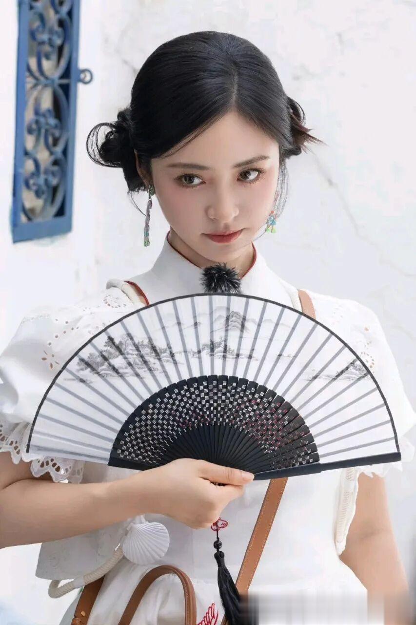 沈月，甜美与浪漫合体