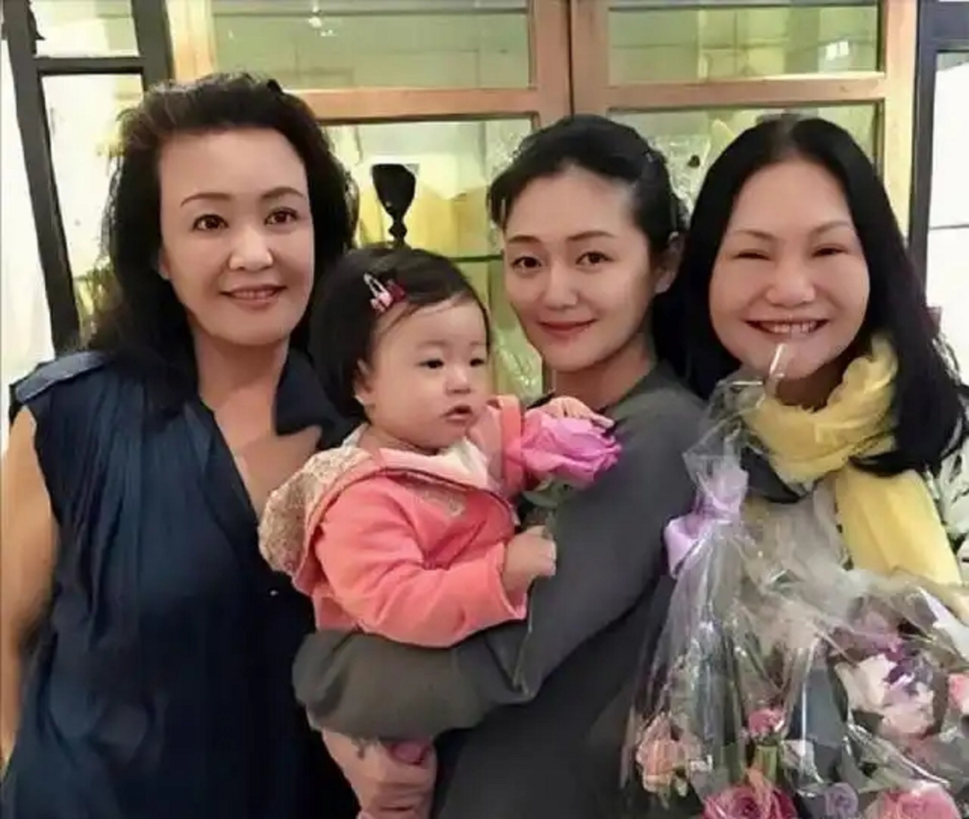 S妈和汪小菲对簿公堂!大S律师刚表态,不到12小时,张兰律师发声