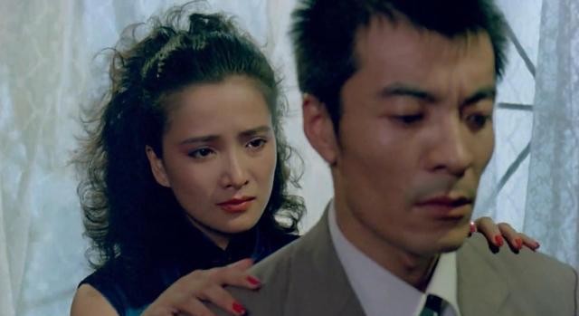 他用一封信和小22岁女友分手，娶八一厂员工为妻，51岁在美国当爹