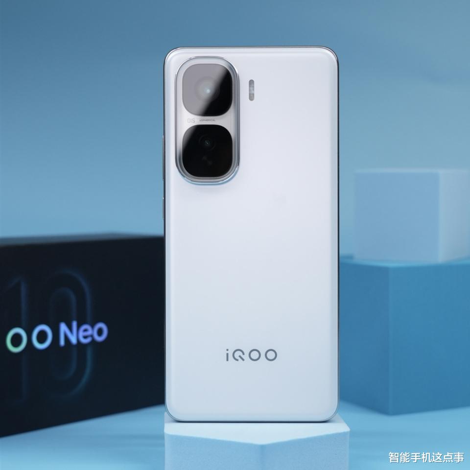 iQOO小屏新機被確認：6.31英寸屏+雙處理器待選，2026迎戰競品