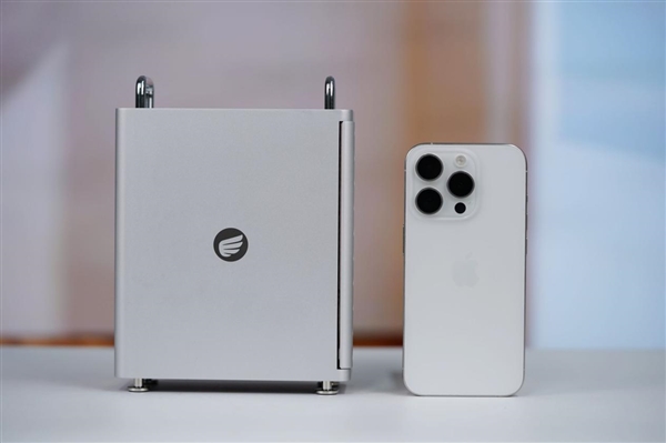 致敬蘋果Mac Pro刨絲器！奧睿科Omini Pro迷你機圖賞