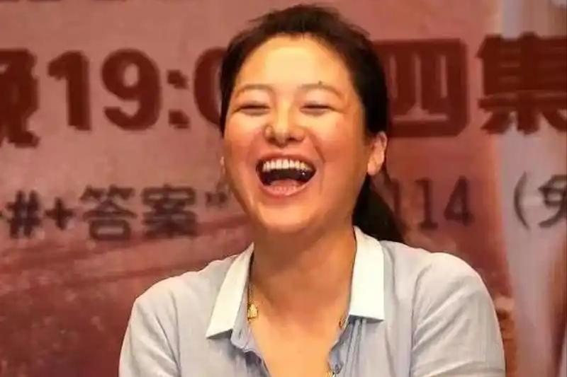 她因赵薇改名，被导演掌掴，用200万看清聂远，今49岁胖到认不出