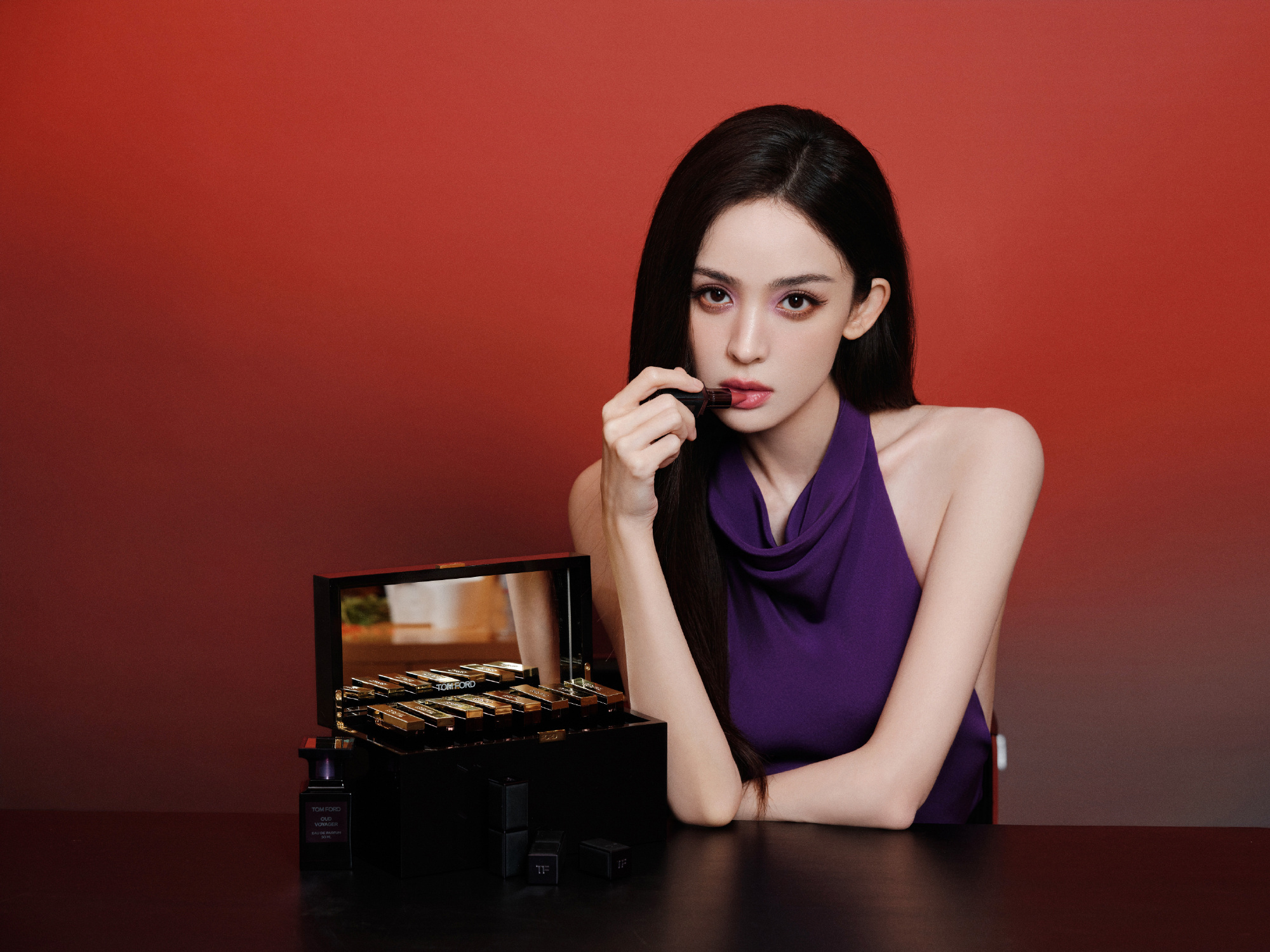 娜扎紫色挂脖露背裙，美背线条+神仙颜值，身材好到咽口水