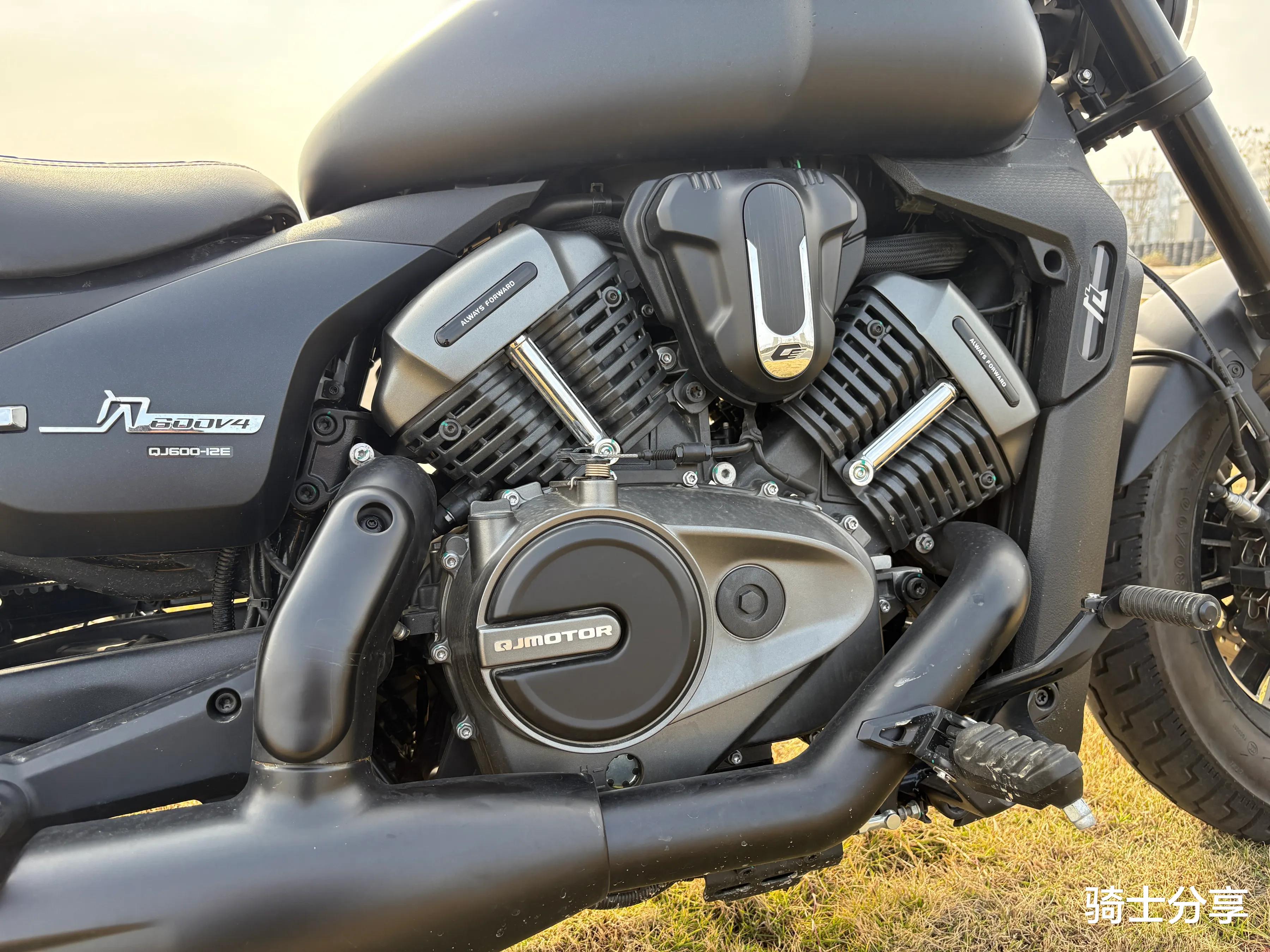 车身丰满动力强，这款V4巡航车有点不简单！