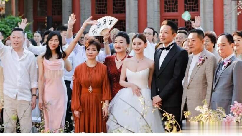 马筱梅成家里团宠，晒公婆爸妈给的新年红包，继子继女待她如亲妈