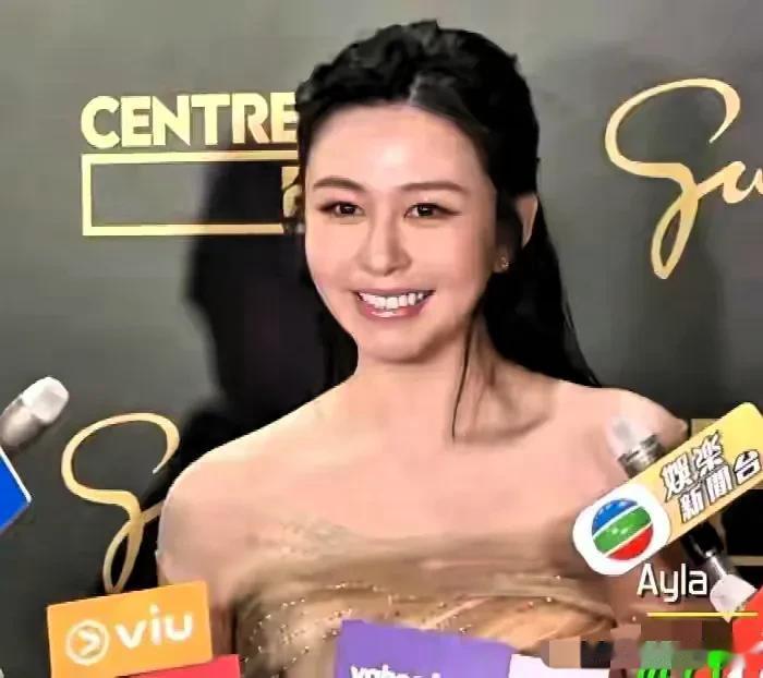 邱淑贞女儿近照曝光，虽然不是瓜子脸，但身材完全不输妈妈