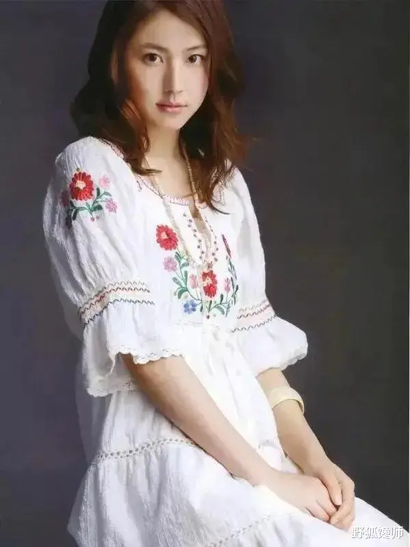 长泽雅美作为国民老婆,气质无敌,不像内娱只有甜妹。