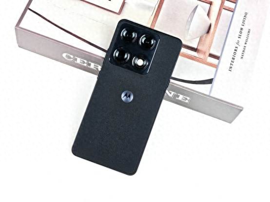 聯(lián)想moto X70 Air Pro評(píng)測(cè)：影像與AI的極致融合