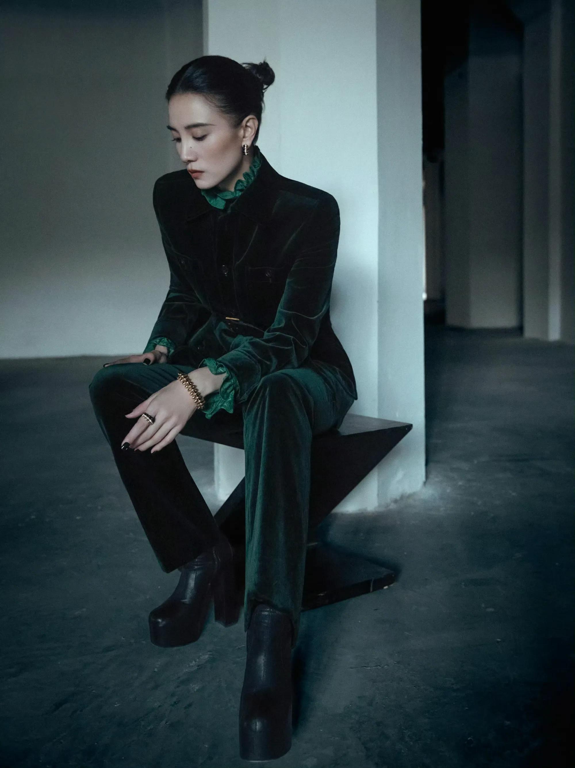 宋佳飒爽新图来袭