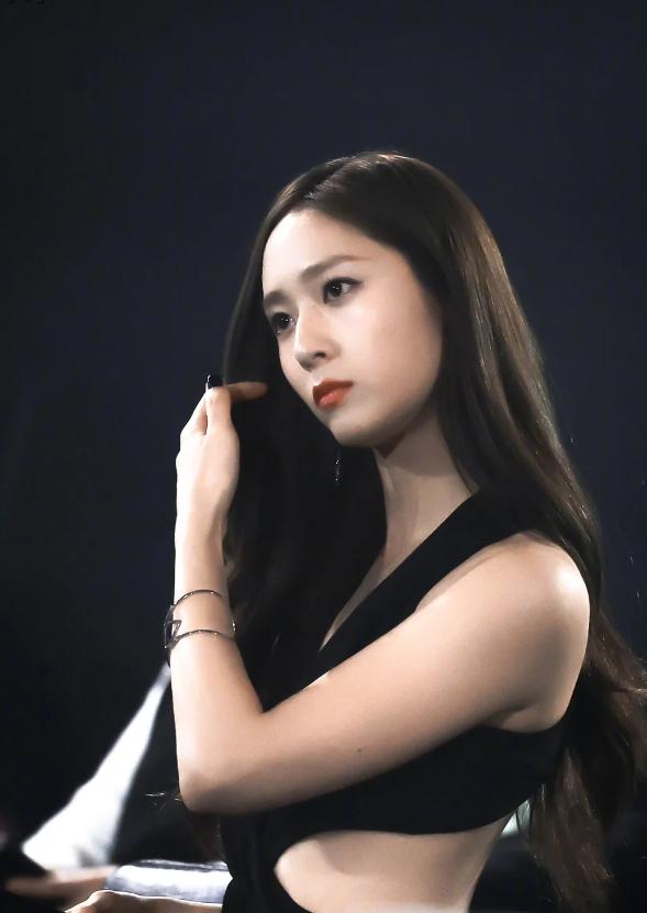 不靠发型遮丑，贴头皮封神 这五位骨相女星，露额露顶照样艳压群芳