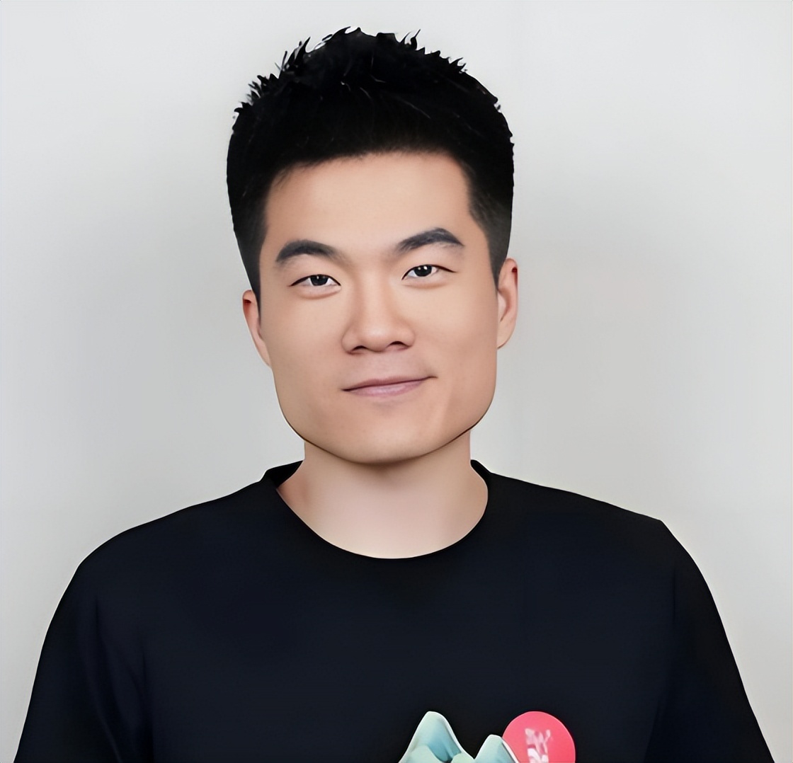 俞敏洪没想到，董宇辉受邀九三阅兵半月多，再因一个举动口碑暴涨