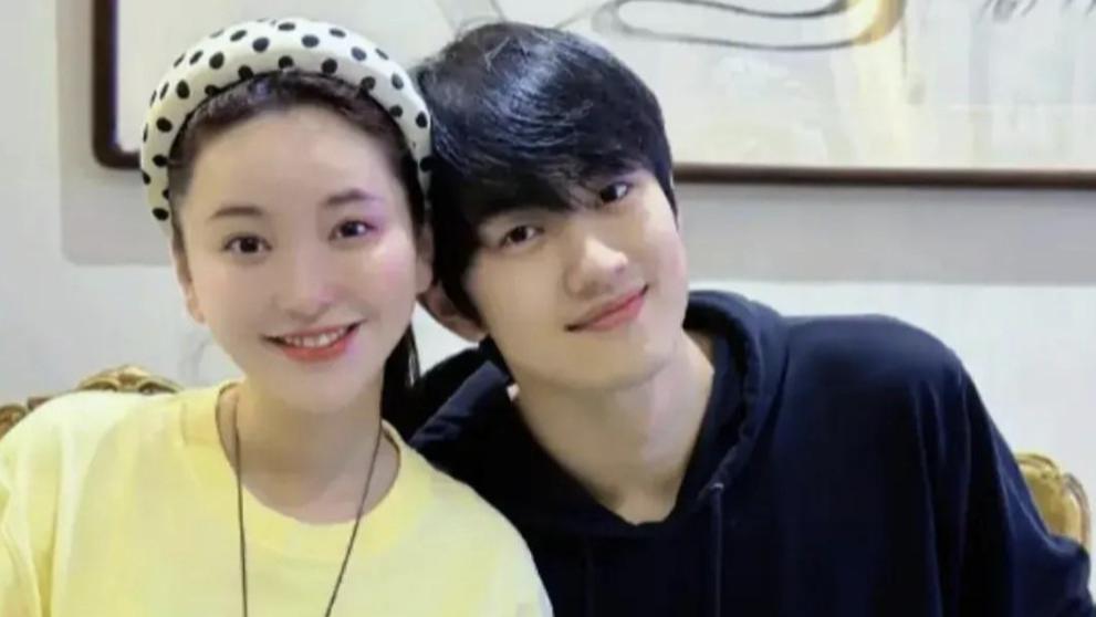 金莎和小19岁男友相恋3年，感情稳定还见了家长，疑似好事将近