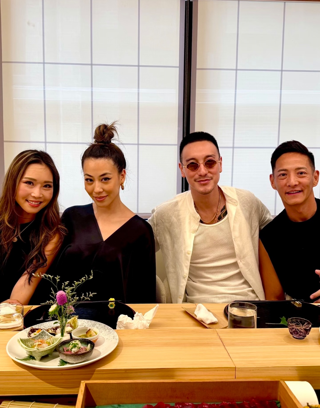 演员王阳明随妻子回娘家澳洲过年，一家三口同框，蔡诗芸气质真好