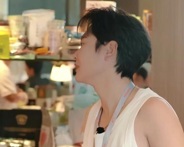 72岁曾志伟邀请孟鹤堂和纪凌尘在家做客，59岁李若彤低调亮相！