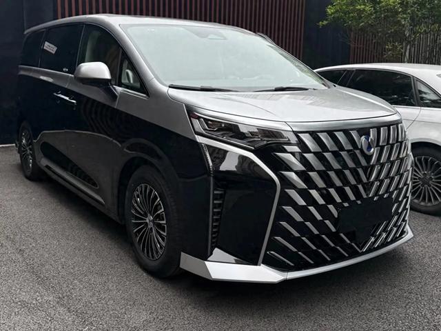 20多万买24款腾势D9,比25款便宜了十万,除了没有智驾还有啥区别