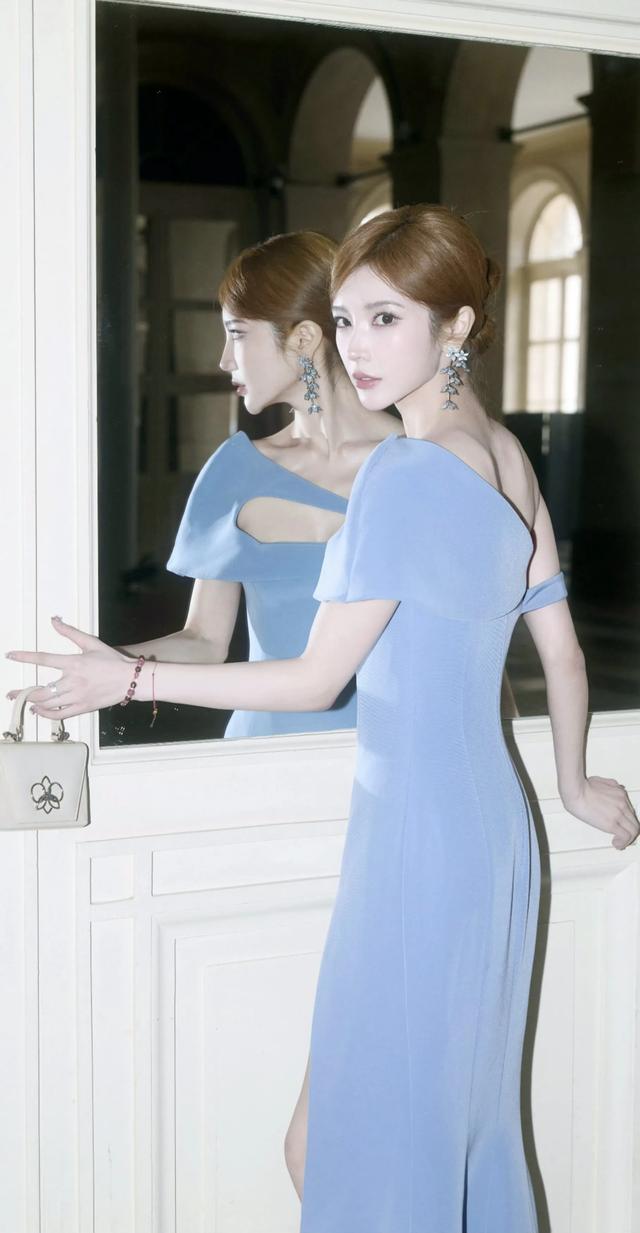 戴燕妮巴黎时装周绝美身材壁纸美图