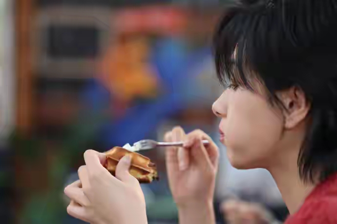 万茜的腿怎么这么细，挺美