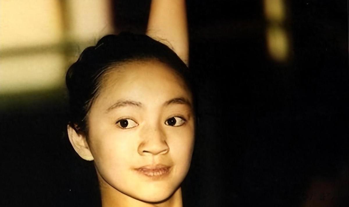 她是陈坤、陆毅得不到的女人，却嫁给“丑丈夫”，如今风光无限