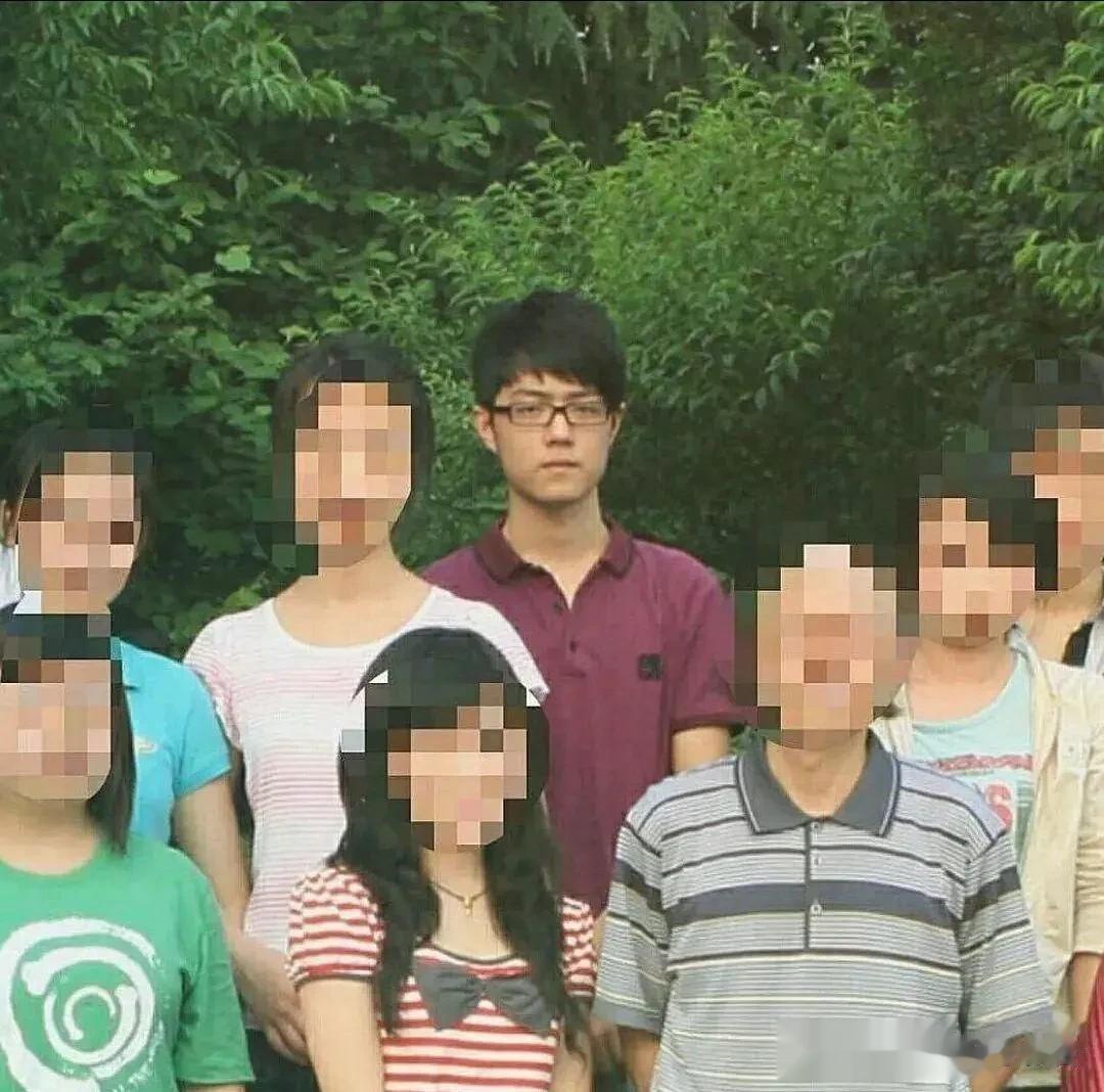 肖战、李现、王一博学生时期照片，谁和现在差别最大？