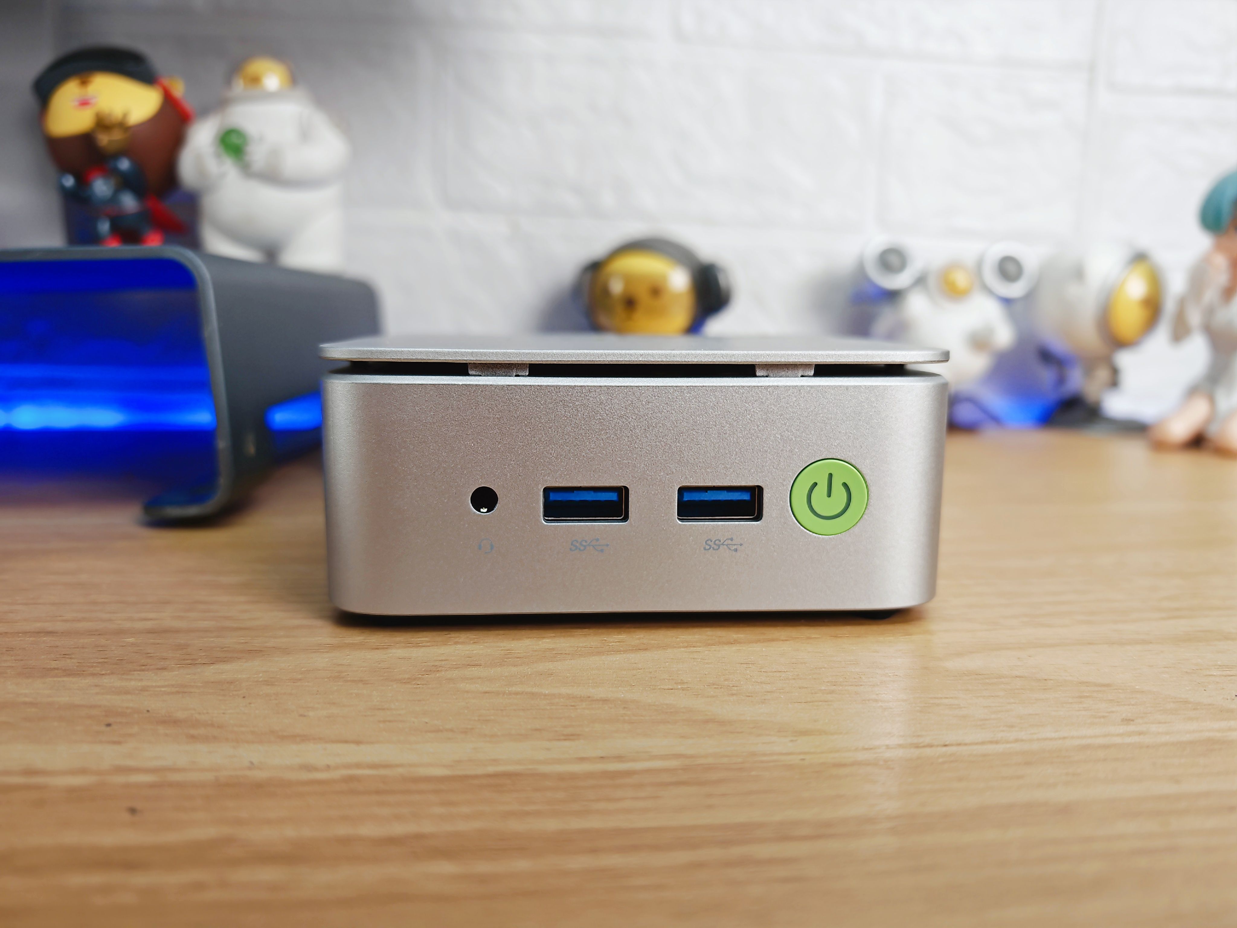 迷你主機設計太卷，巴掌大機身，性能還很炸裂，極摩客G10評測