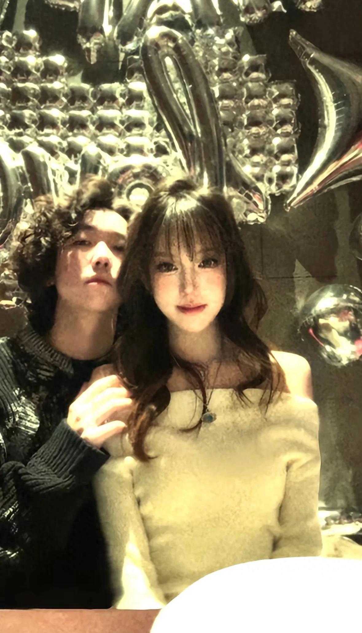 高露女儿才16岁就晒男友！庆祝恋爱周年打扮成熟，被指像26岁