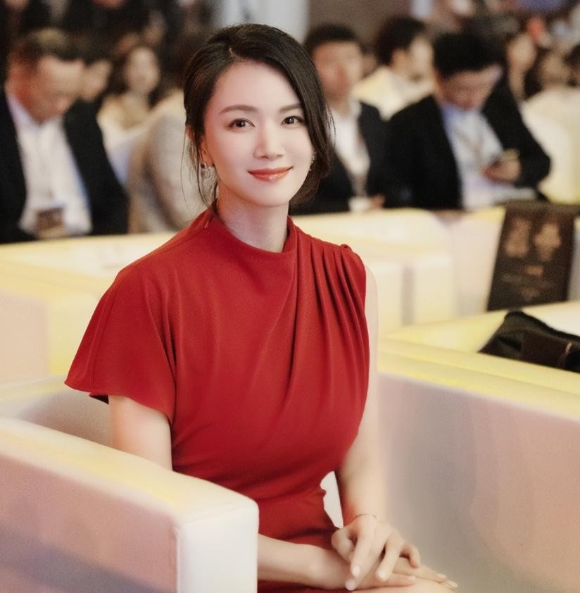 撞脸刘涛,出道即巅峰,闪婚亿万富豪,如今42岁成单亲妈妈却很美