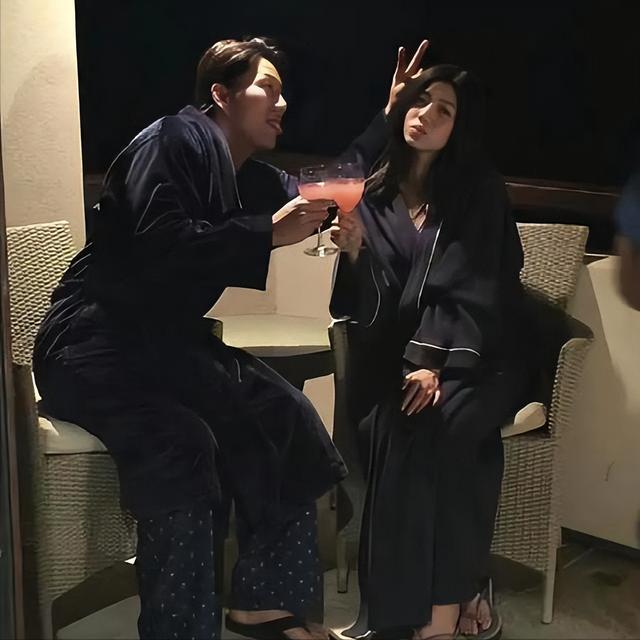 面相全变了!看看41岁陈妍希和37岁高叶,就知道差异在哪儿了!