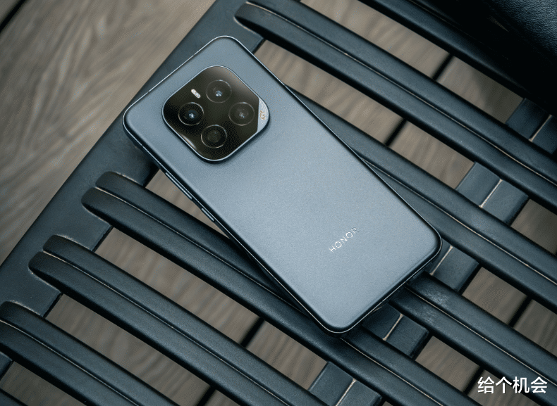 榮耀“很受歡迎”的一款手機，16G+1TB經常賣斷貨，國補后真香