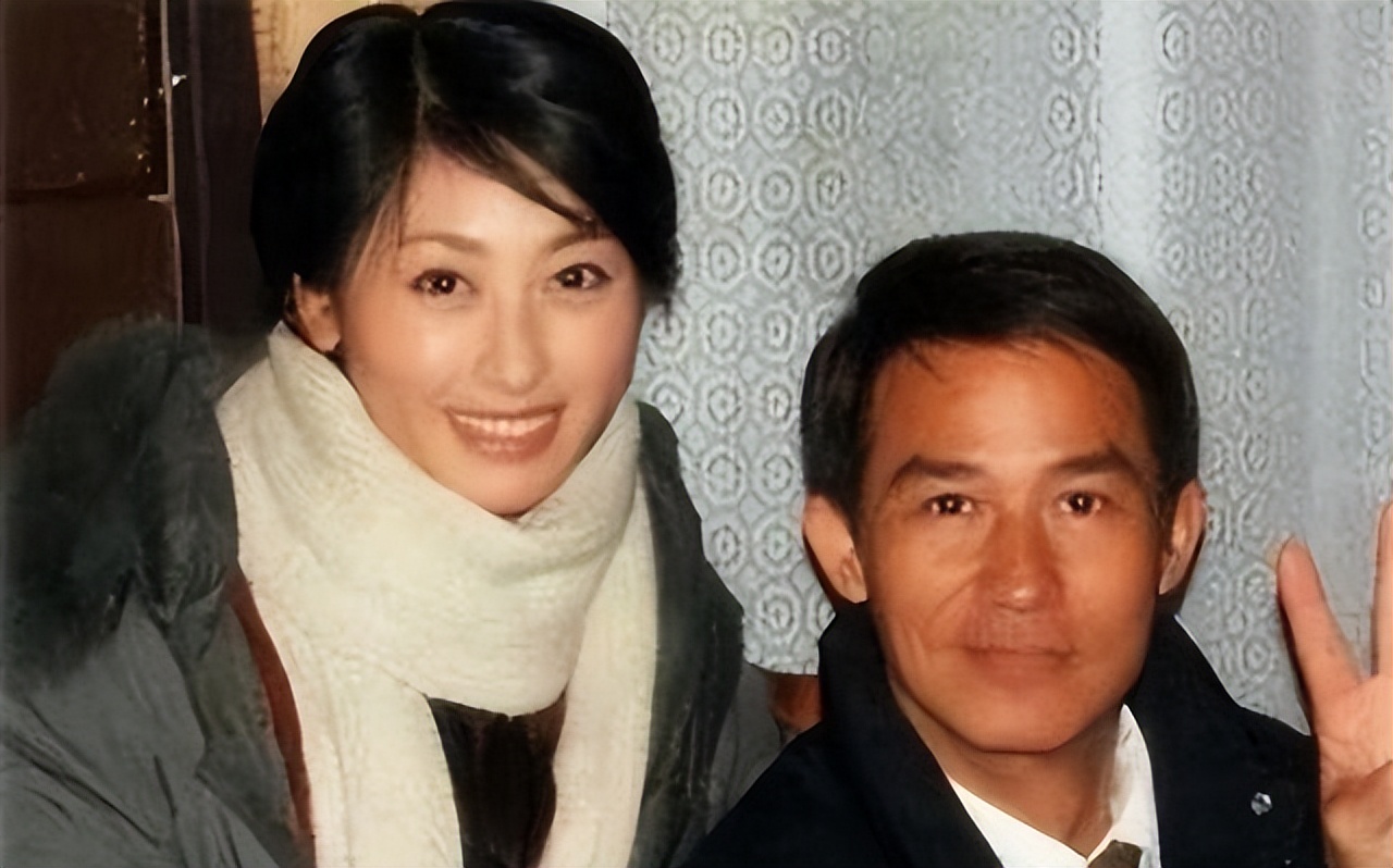 被张铁林玩弄感情后，嫁给了“臭名昭著”的他，如今才知她多精明