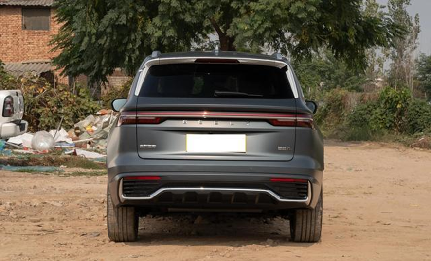 吉利真正的王牌SUV，20T+8AT+四驱，空间大又舒适，比CRV实在