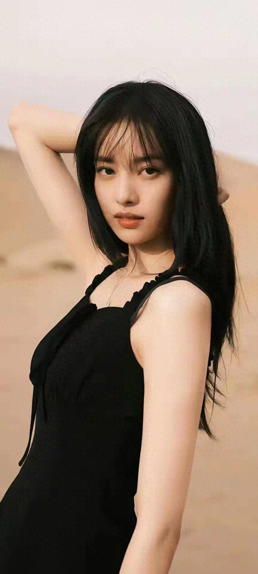 美女张艺上:在多元角色中绽放的实力小花!