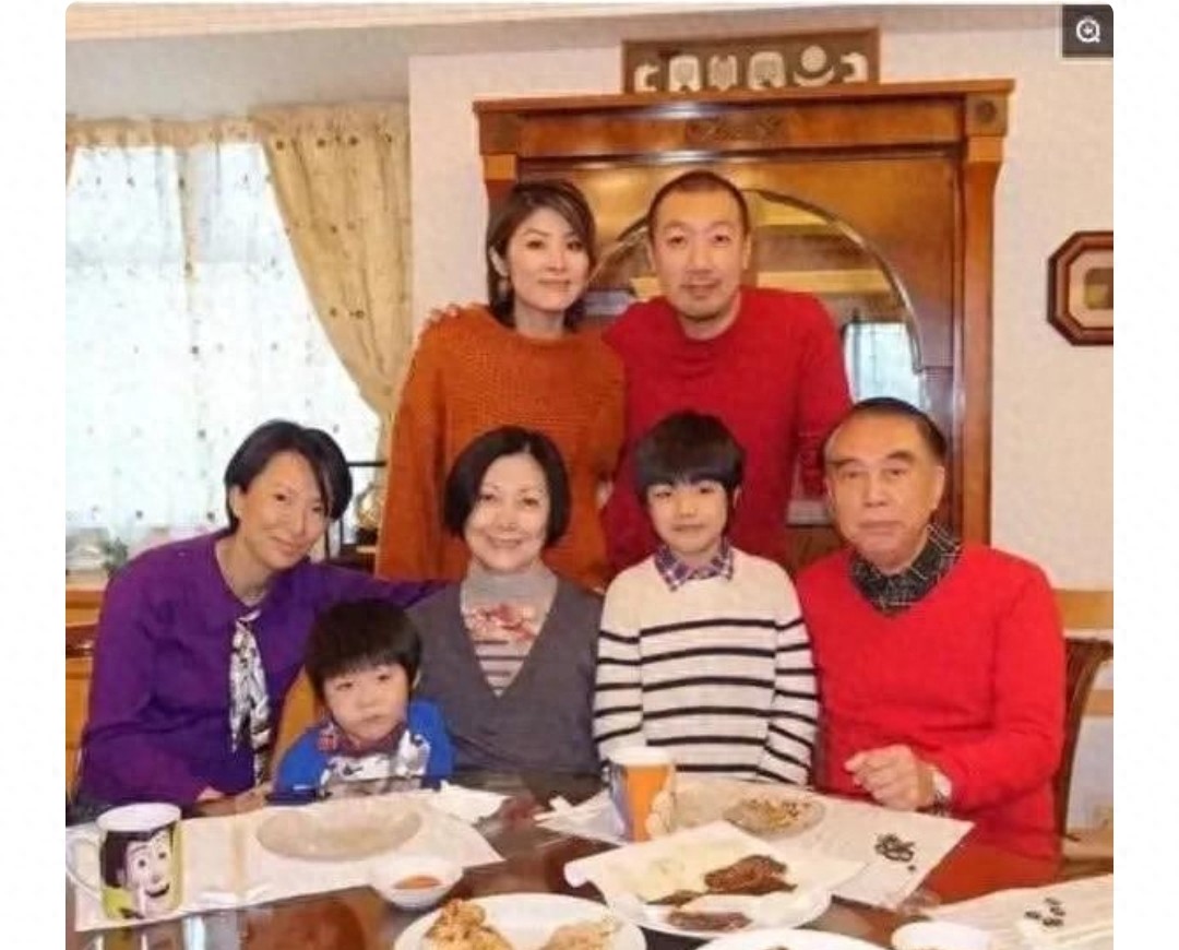 陈慧琳16岁儿子正脸曝光！身高180cm帅出圈