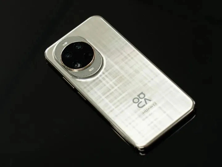 華為終于妥協(xié)，從4199元跌至2749元，IP69+衛(wèi)星通話+100倍變焦