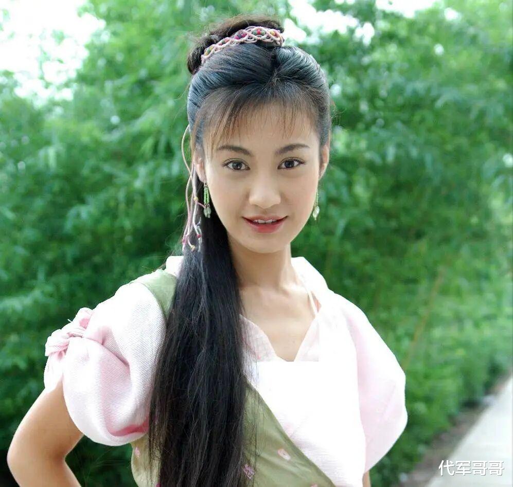 47岁杨雪近况曝光！嫁给其貌不扬美术指导，如今16岁女儿却很漂亮