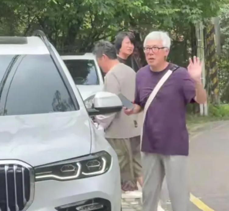 58岁歌手张宇近况:病逾四月,白发苍苍形单影只,妻子安排后事