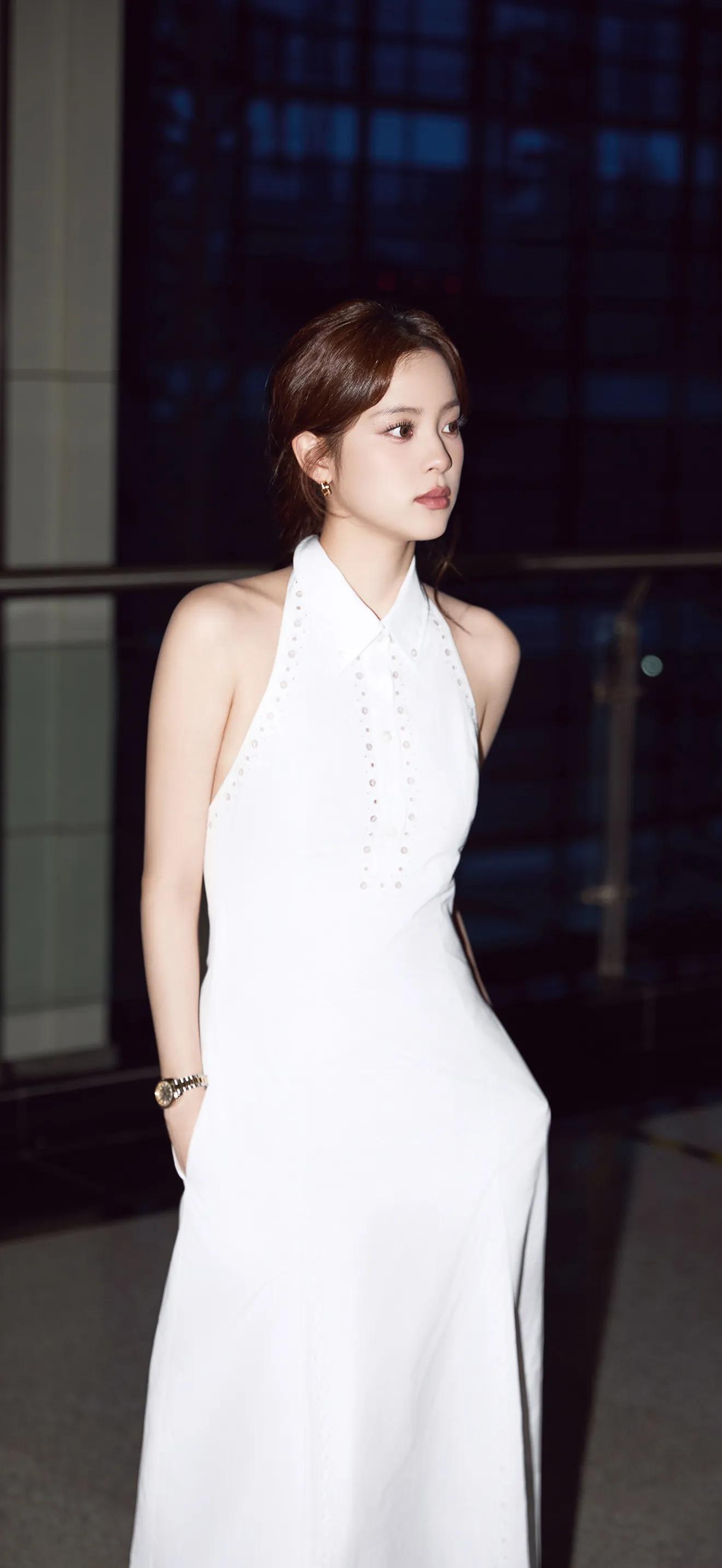 欧阳娜娜,衣品一直独树一帜,走自己的路线,很有特色