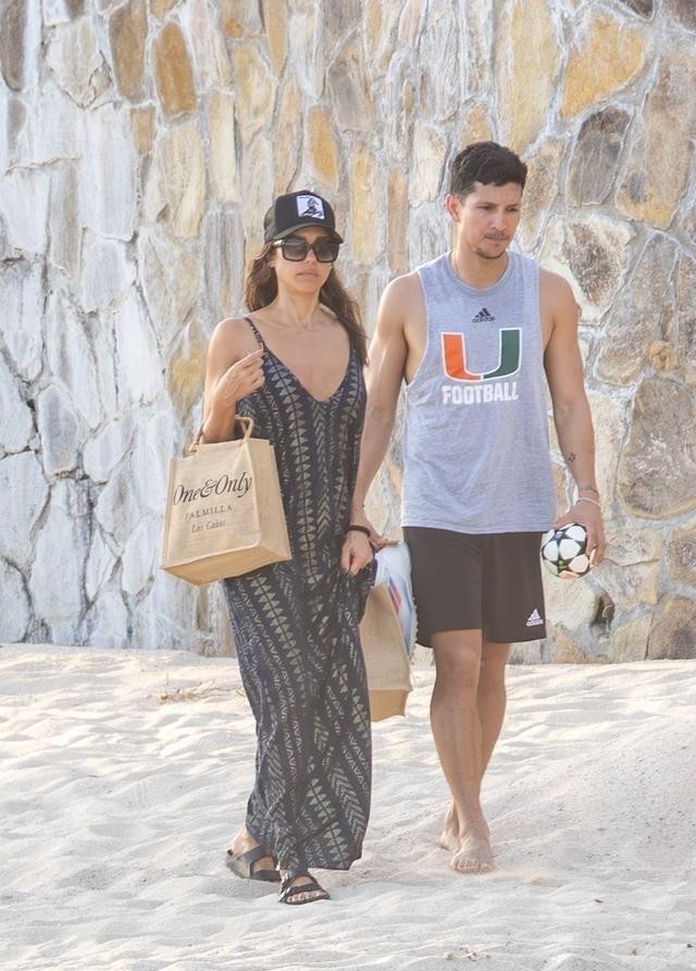 娶了女神又怎样?杰西卡·阿尔芭倒贴300万美金正式离婚