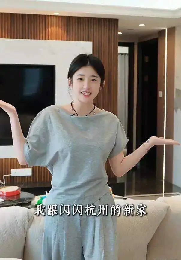 黄一鸣带女儿医院看病,闪闪名字被曝光,网友:王思聪会很遗憾!