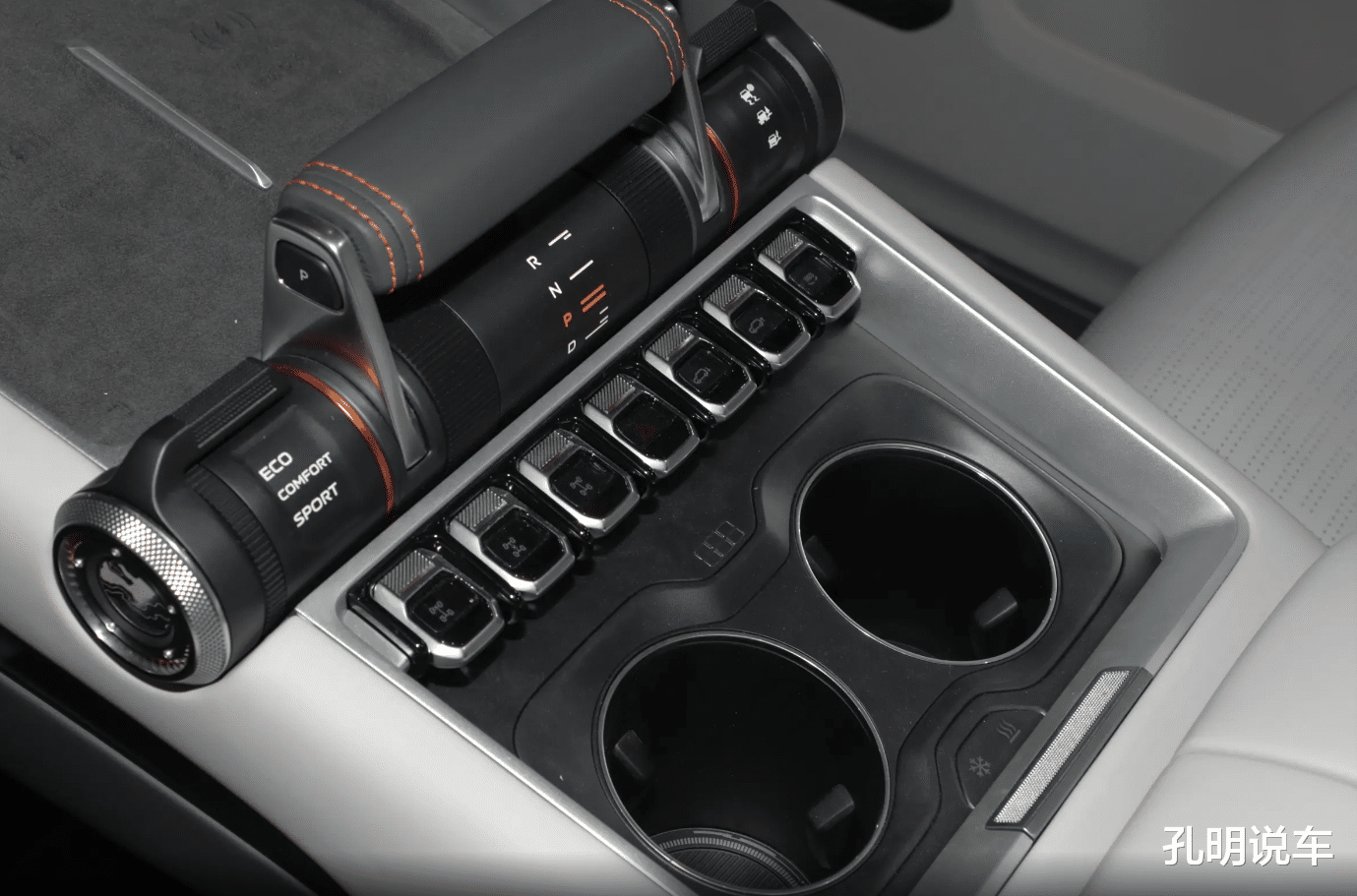 方盒子大混战，吉利银河战舰也挺帅，看内饰状态离量产不远了