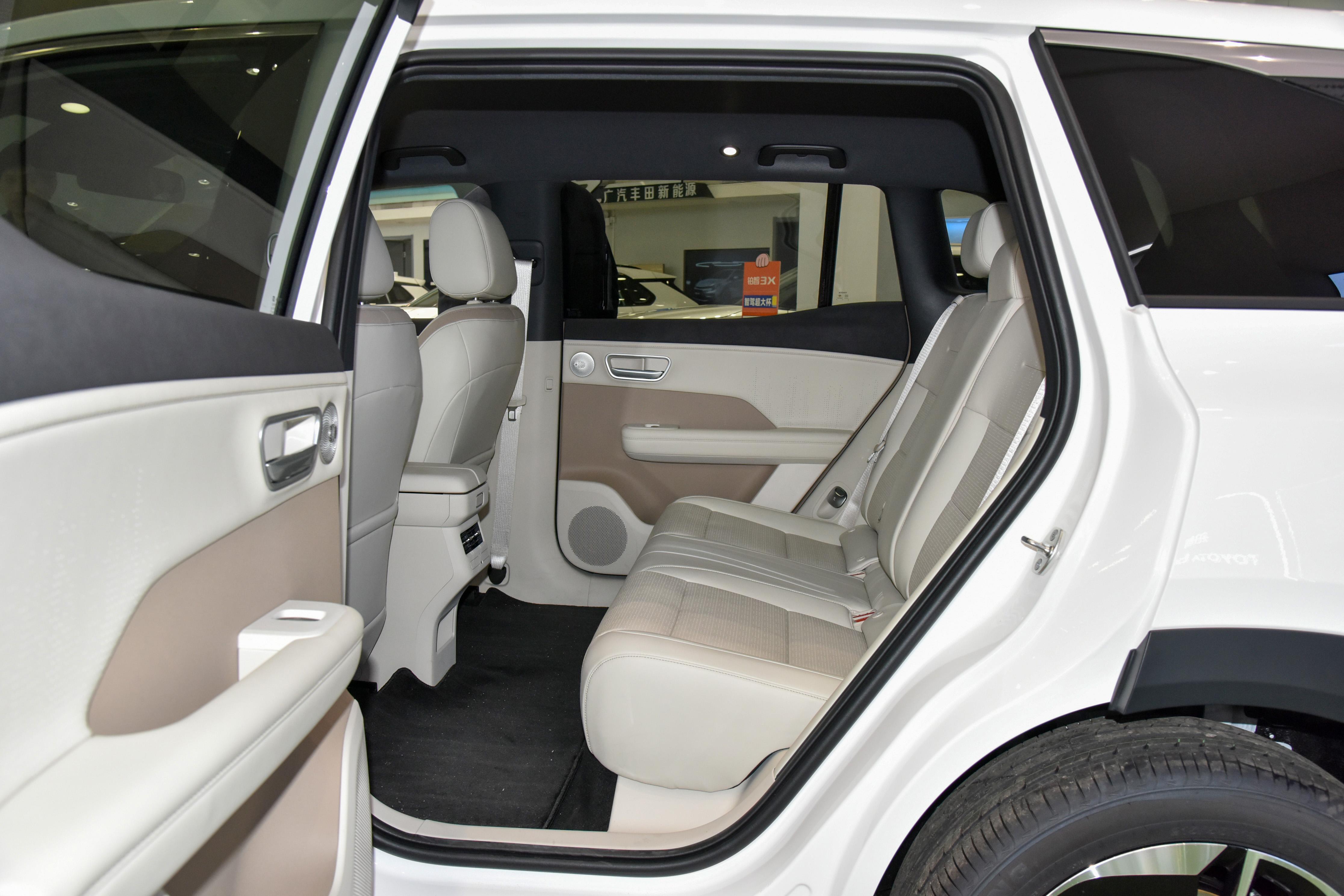 丰田终于\开窍\，这车卖到\疯狂\，销量连续破万，10.98万起，香