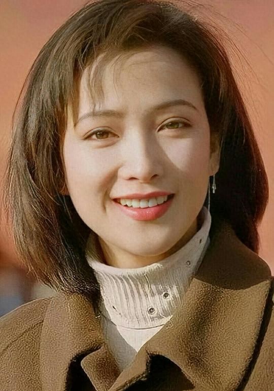 61岁何晴因患脑病去世，生前病照被流出，像变了一个人，喜欢健身