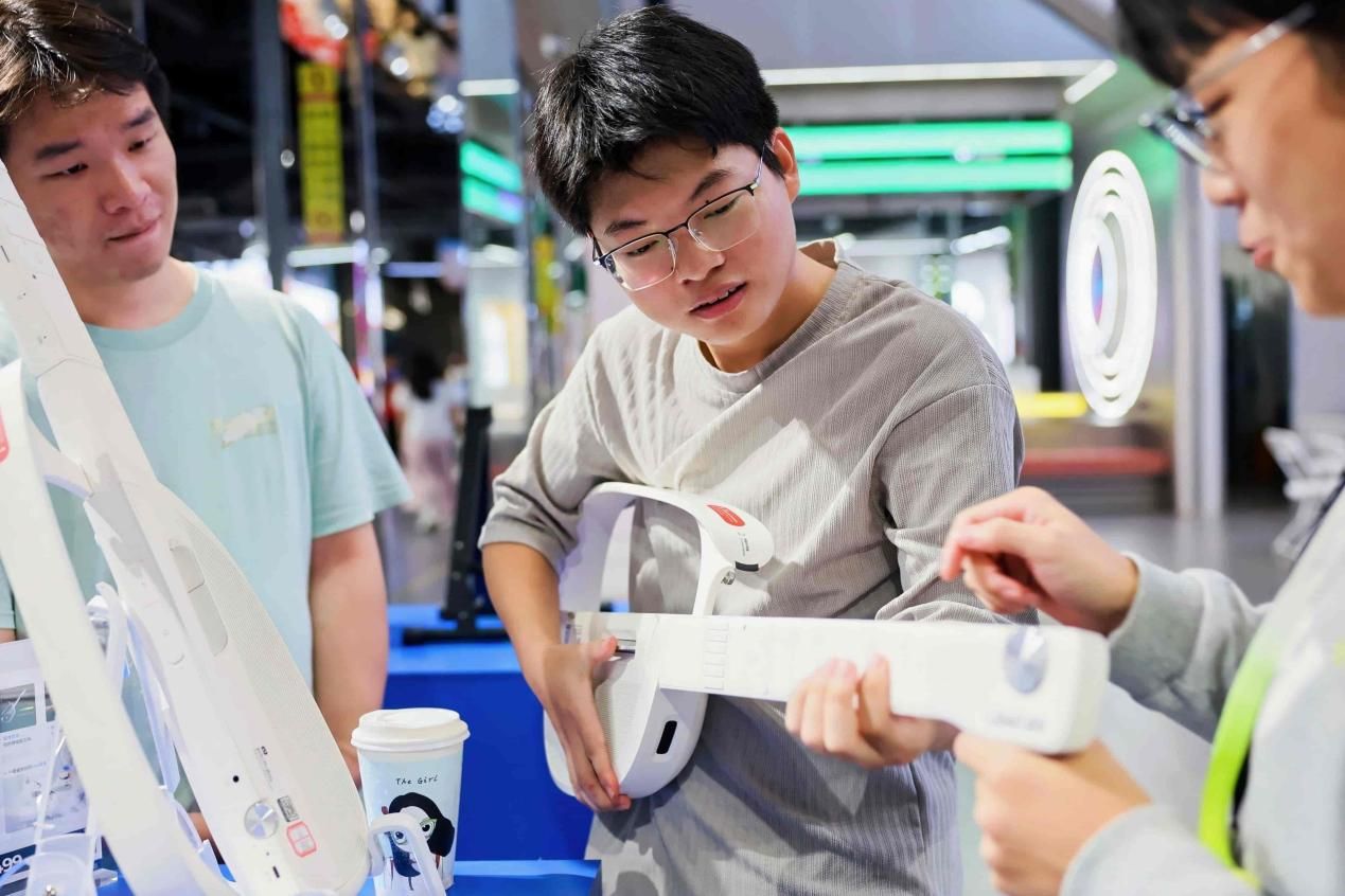 在快節奏時代，他們用科技為普通人造了一座“情緒充電站”