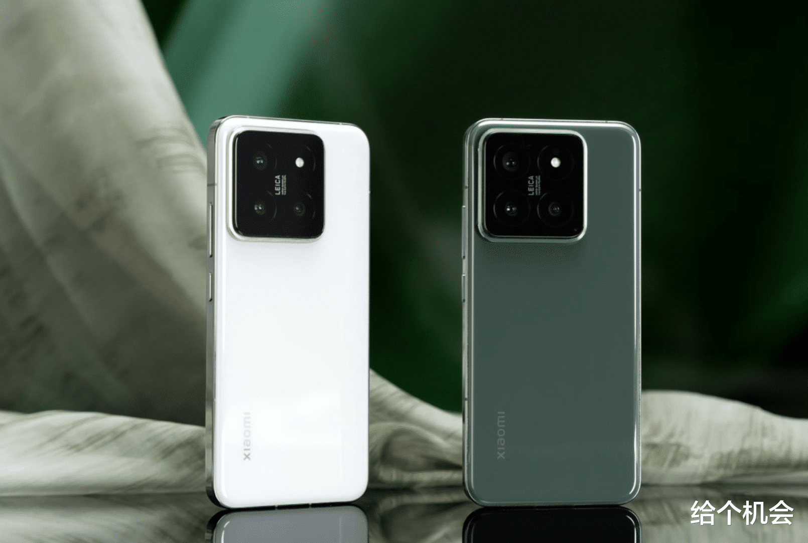 小屏旗艦手機價格“雪崩”，從4299元跌至2464元， 太刺激了