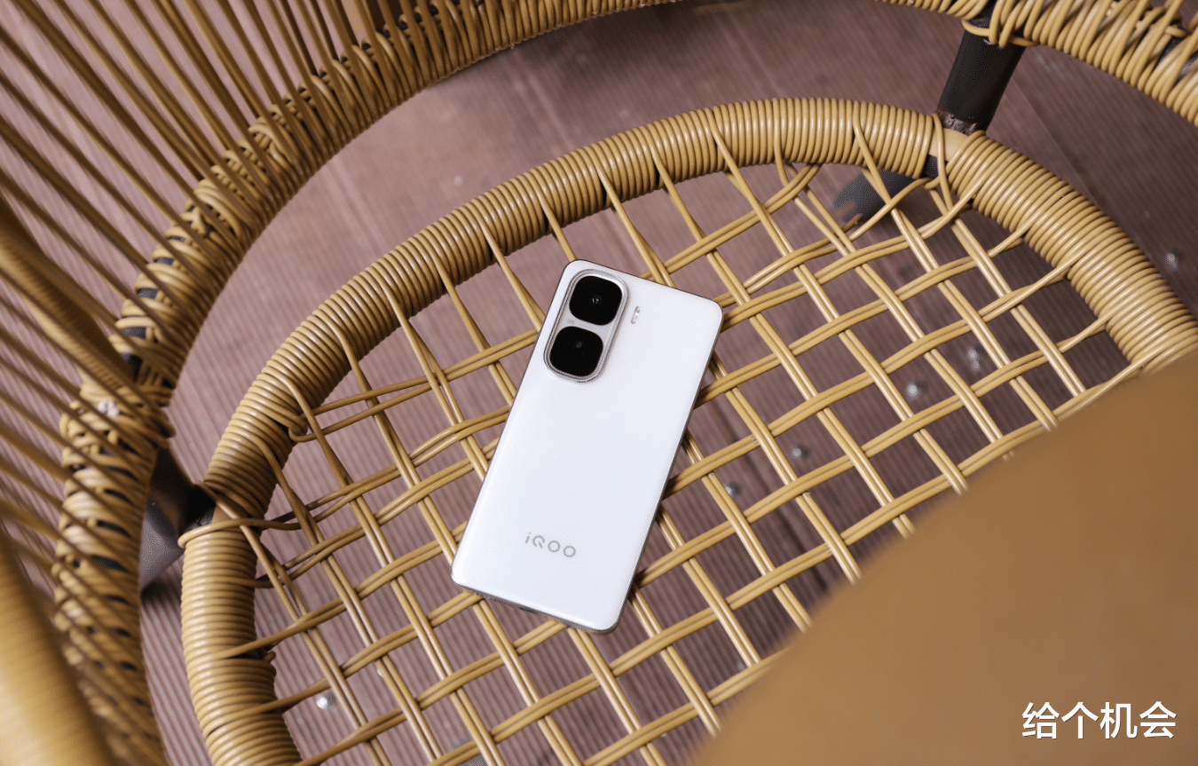 若想七年不换手机,这款512G高性能手机很适合,打工人也买得起