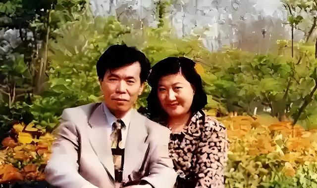 75岁老艺术家何庆魁,被亲儿子捅刀:他嫖不动了,每月1万够花