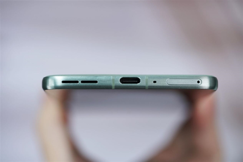 安卓Air首秀！ 聯想moto X70 Air 評測：159g的極致輕薄