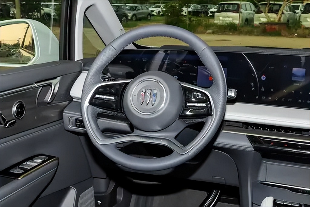 轴距3088mm，续航1420km，这台插混MPV 把“家用舒适”拉满