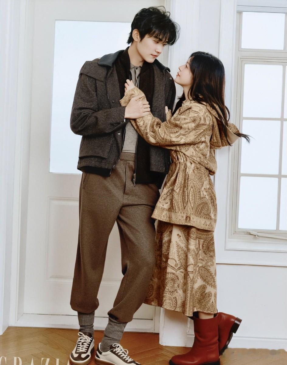 陈妍希周柯宇杂志大片,拍得好像情侣爱照,男方眼神呆滞也没光了